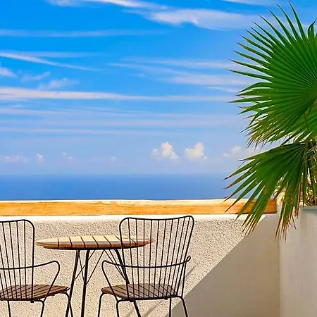 Lemon Santorini Aparthotel