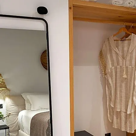 Lemon Santorini Aparthotel 4*