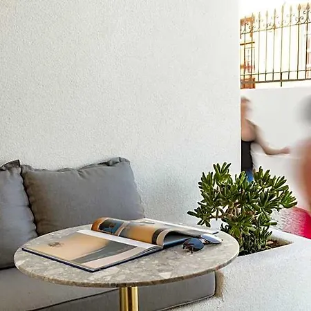 Lemon Santorini Aparthotel 4*