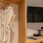 Lemon Santorini 公寓式酒店 费拉