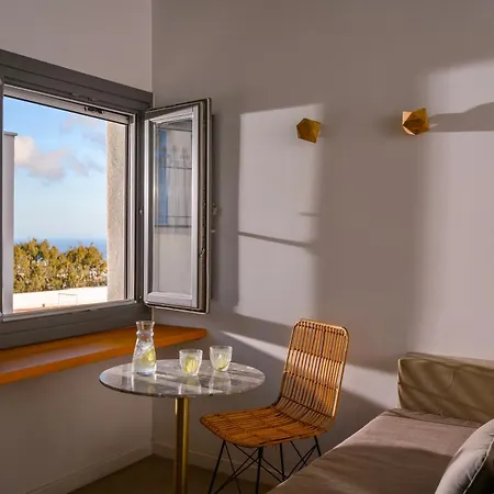 Lemon Santorini Ξενοδοχείο με διαμερίσματα Φηρά